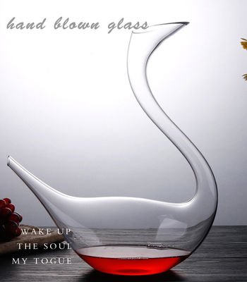 cisne material de cristal sem chumbo feito a mão do filtro de vidro do vinho 1800ml dada forma fornecedor