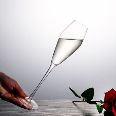 Os vidros de vinho de cristal luxuosos por muito tempo provieram vidros de flauta sem chumbo de Champagne fornecedor